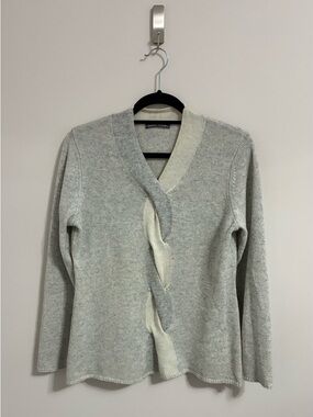 Wool and cashmere blend Gray V-Neck with braid twist detail